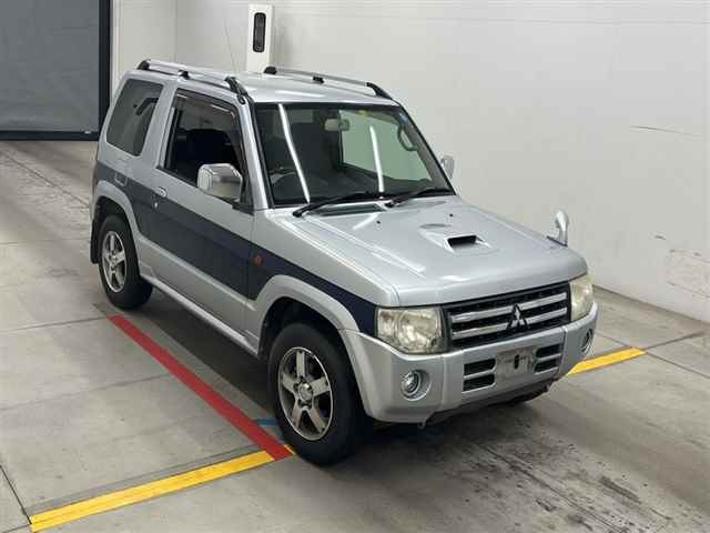 MITSUBISHI PAJERO MINI 2011
