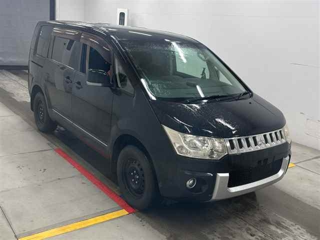 MITSUBISHI DELICA D5 2010