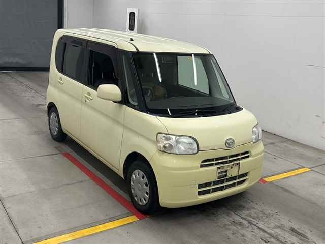 DAIHATSU TANTO 2010