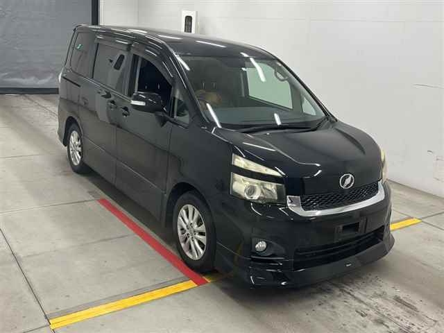 TOYOTA VOXY 2010
