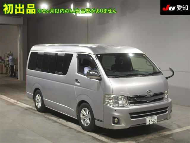 TOYOTA HIACE