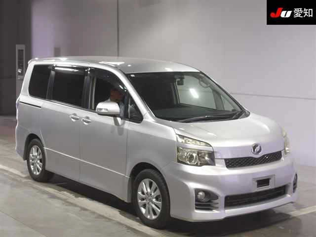 TOYOTA VOXY 2010