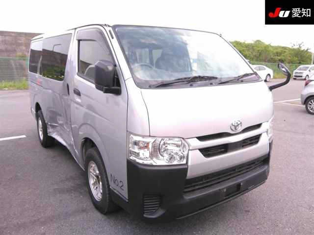 TOYOTA HIACE VAN 2022