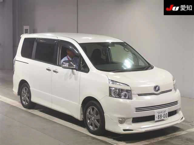 TOYOTA VOXY 2010