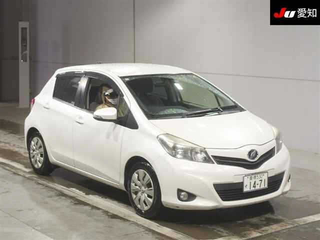 TOYOTA VITZ 2014