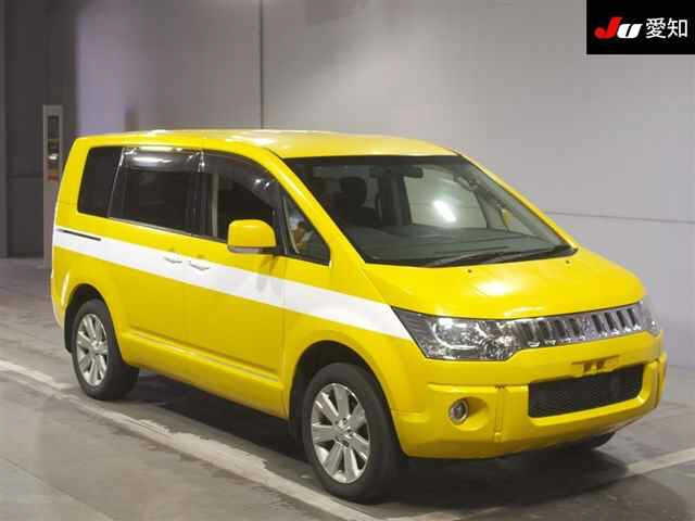 MITSUBISHI DELICA D5 2017