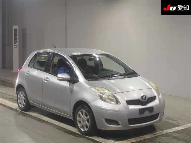 TOYOTA VITZ 2010