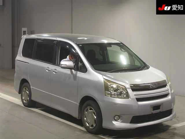 TOYOTA NOAH 2009