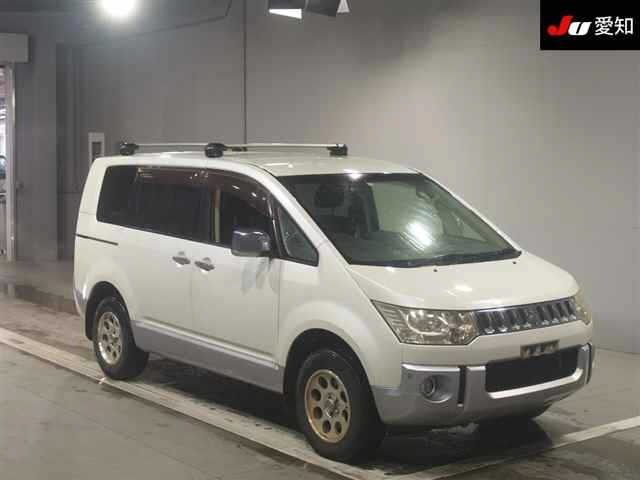 MITSUBISHI DELICA D5 2010
