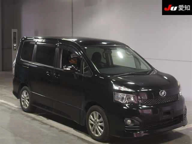 TOYOTA VOXY 2010