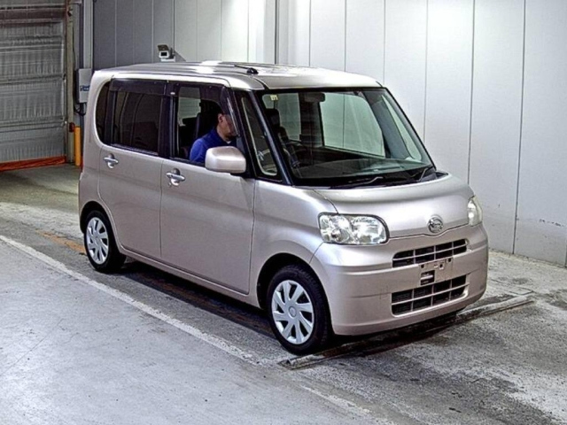 DAIHATSU TANTO 2012