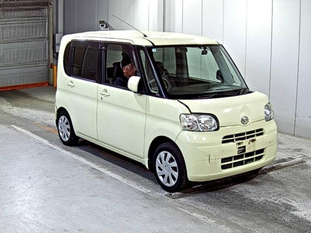 DAIHATSU TANTO 2011