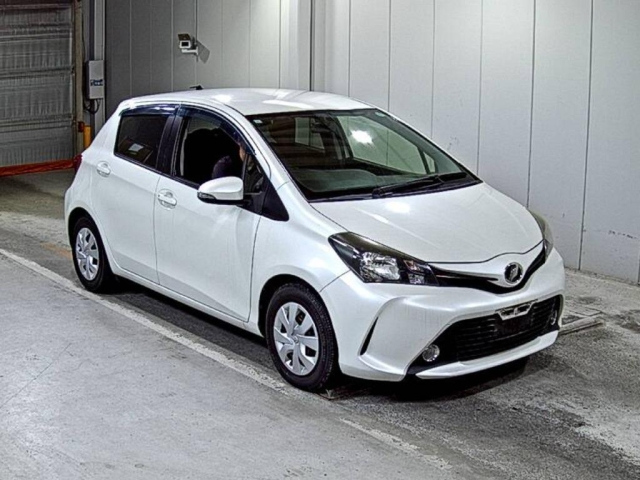 TOYOTA VITZ 2015