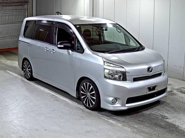 TOYOTA VOXY 2008