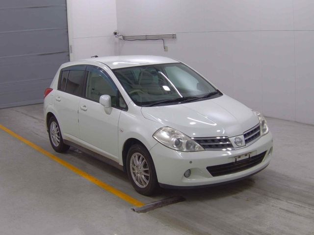 NISSAN TIIDA 2010