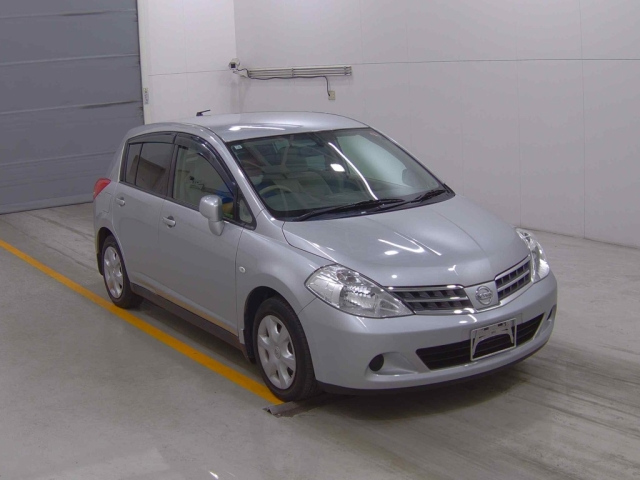 NISSAN TIIDA 2012
