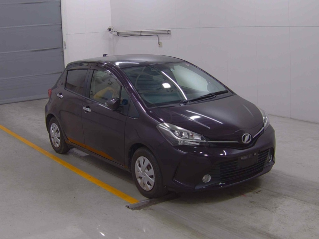 TOYOTA VITZ 2016