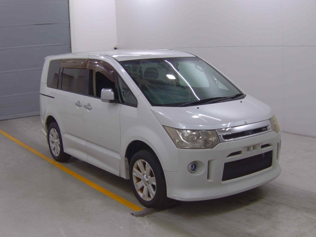 MITSUBISHI DELICA D5 2010