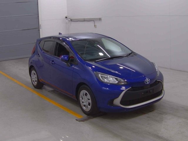 TOYOTA AQUA 2022