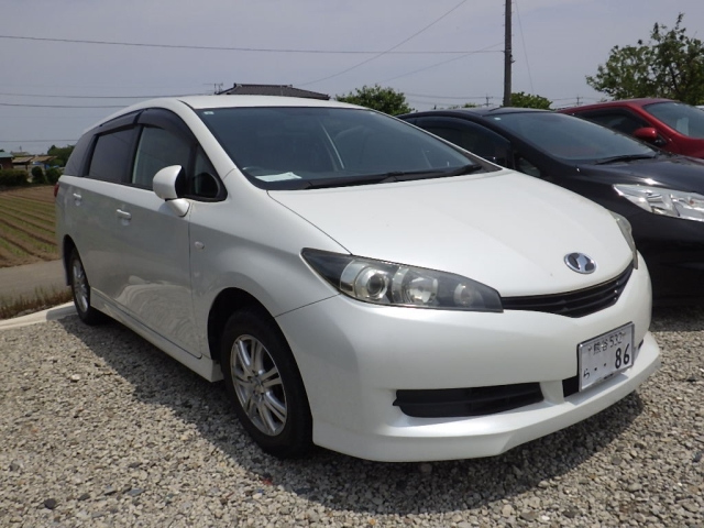 TOYOTA WISH 2011