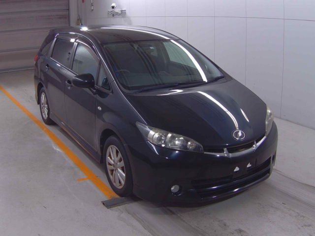TOYOTA WISH 2010
