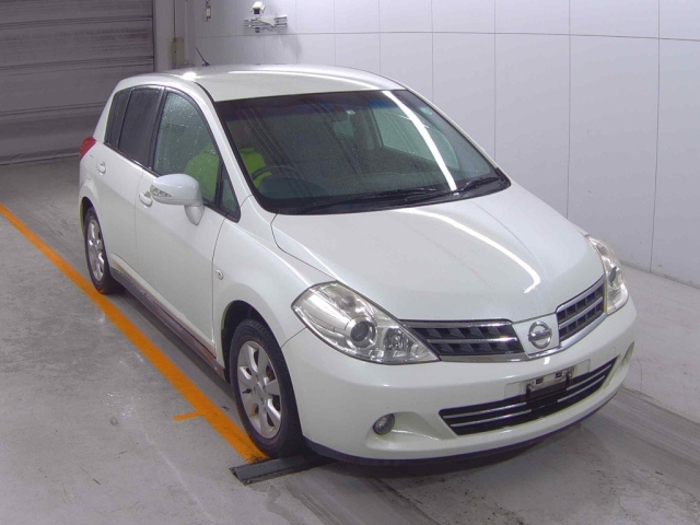 NISSAN TIIDA