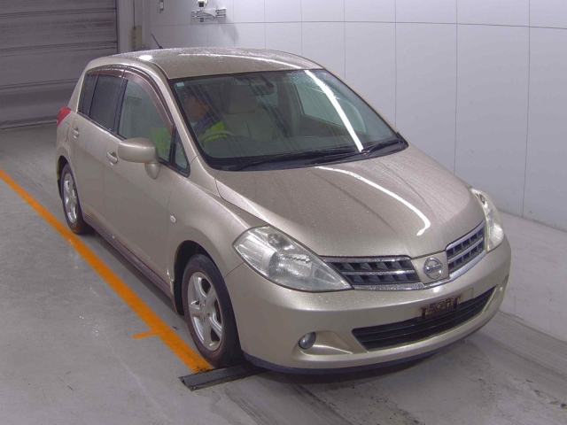 NISSAN TIIDA