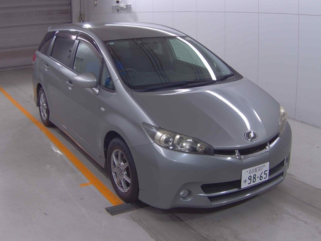 TOYOTA WISH 2010
