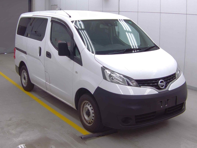 NISSAN NV200 2020