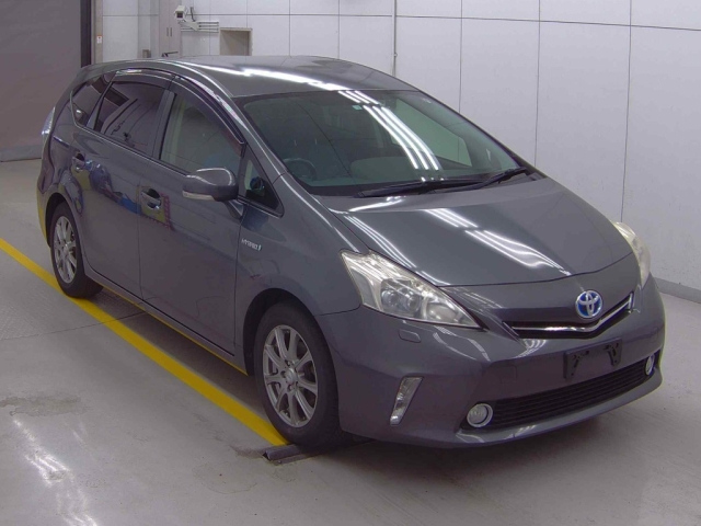 TOYOTA PRIUS ALPHA 2012