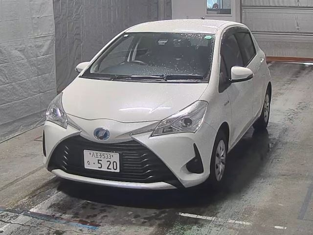 TOYOTA VITZ 2017
