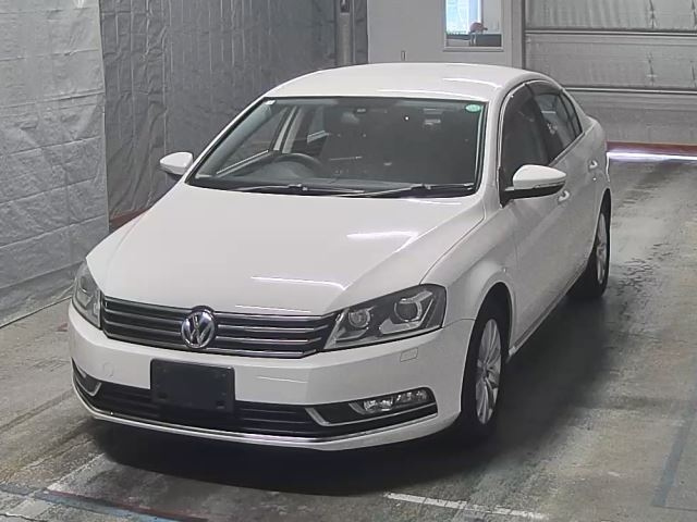 VOLKSWAGEN PASSAT 2012