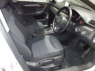 VOLKSWAGEN PASSAT 2012
