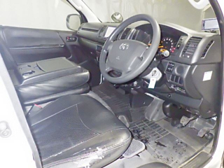 TOYOTA HIACE VAN 2015