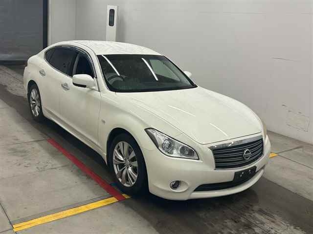 NISSAN FUGA 2013