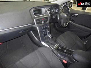 VOLVO V40 2014