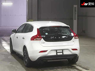 VOLVO V40 2014