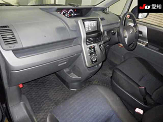 TOYOTA VOXY 2009