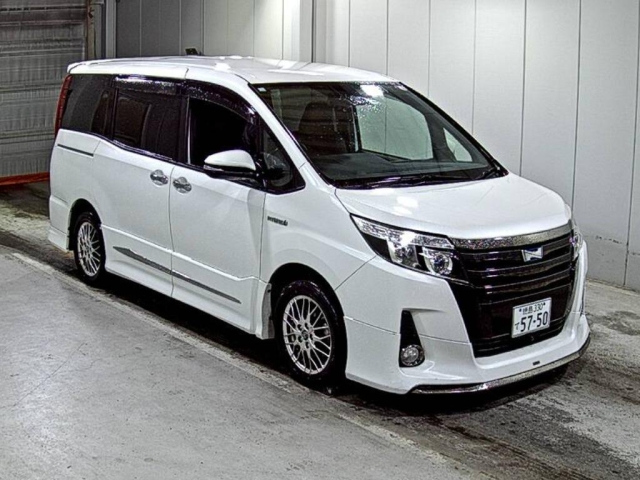 TOYOTA NOAH