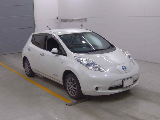 NISSAN LEAF