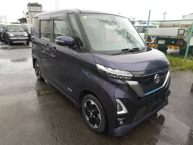 NISSAN ROOX
