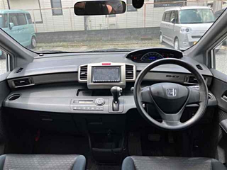 HONDA FREED 2011