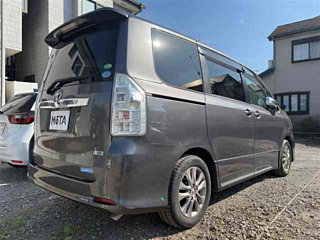 TOYOTA VOXY 2012
