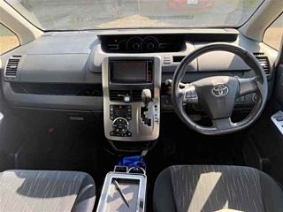 TOYOTA VOXY 2012