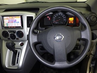 NISSAN NV200 2019