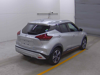 NISSAN KIX 2020
