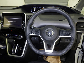 NISSAN SERENA 2017