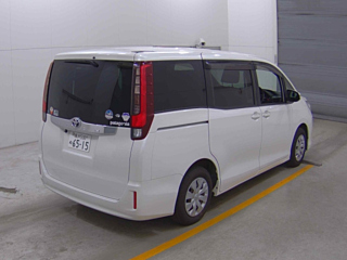 TOYOTA NOAH 2017