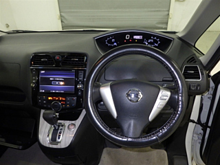 NISSAN SERENA 2015