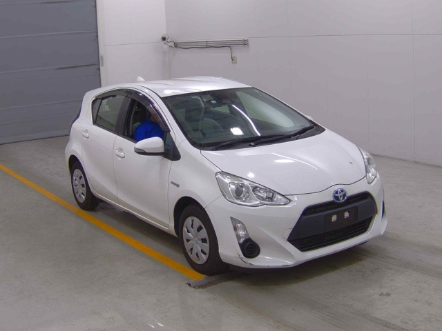 TOYOTA AQUA 2016